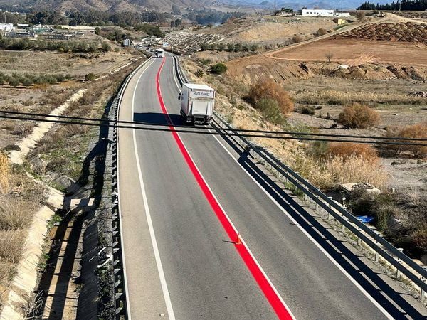 Adelantamientos indebidos bajo la lupa: La DGT introduce líneas rojas para combatir la siniestralidad